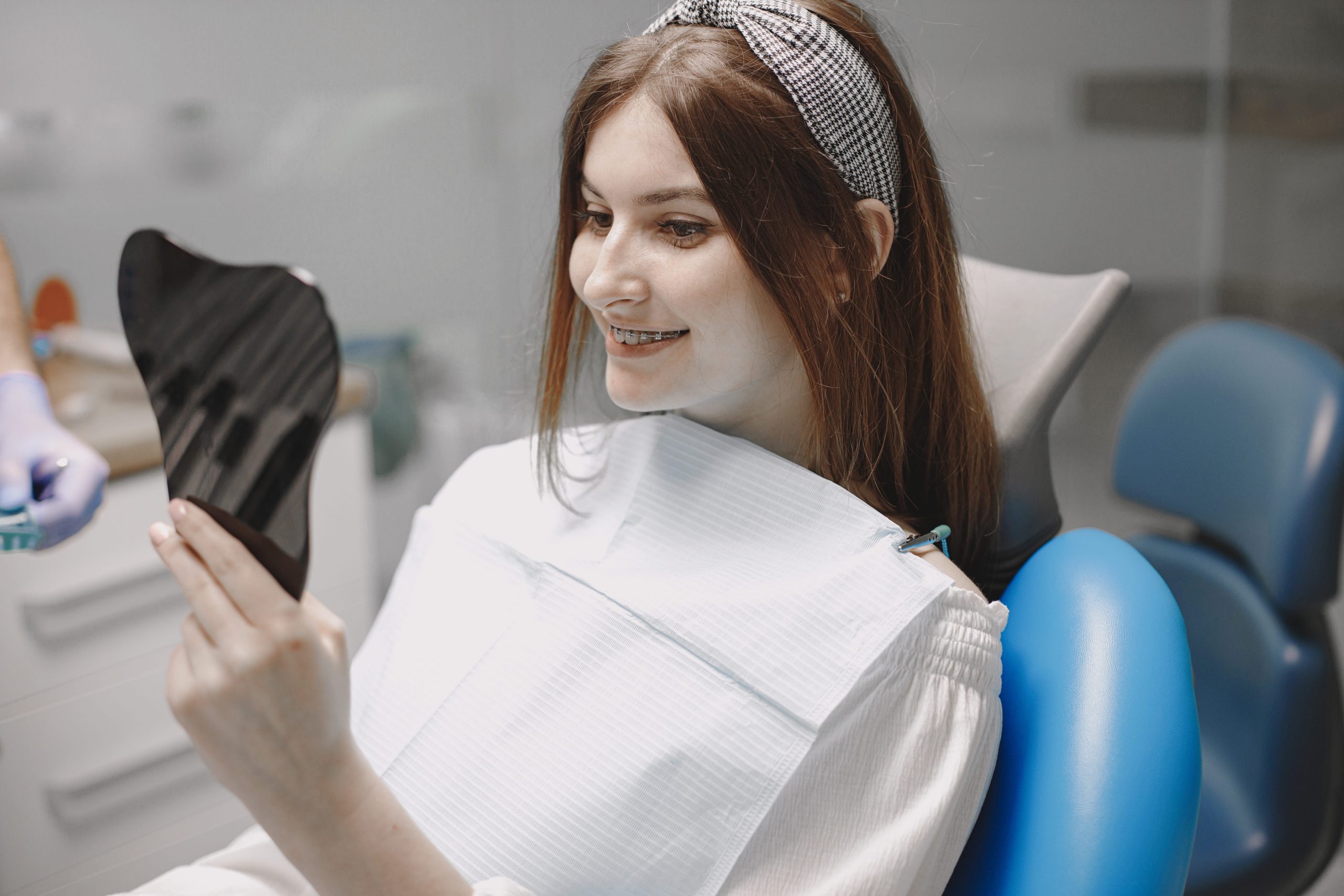 Aparat dentar fix metalic aplicat în Clinica DENTORA Chiajna